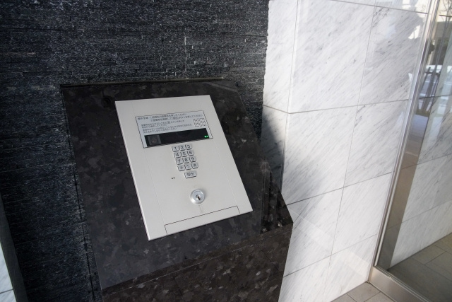 オートロックなしの中古マンションは危険?防犯対策と物件の選び方も解説