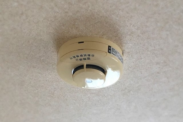 賃貸物件で火災報知器の電池切れはどうする?対処法や管理責任について解説