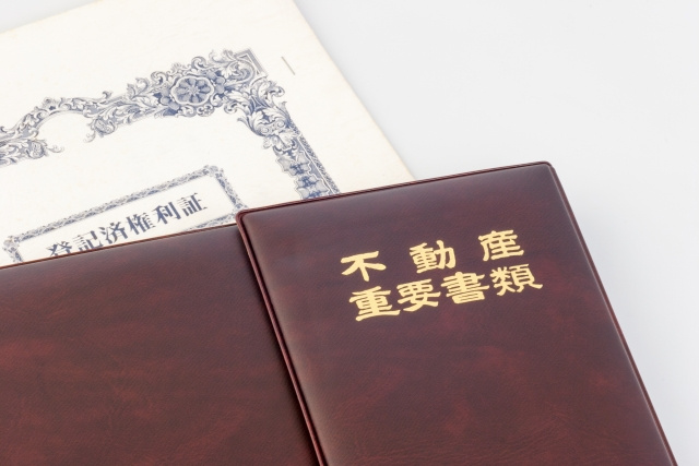 不動産売買で権利書はいつ渡すか?手続きの流れや注意点についても解説