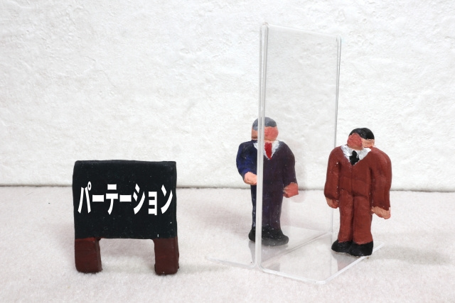 オフィスのパーテーション工事費用は?種類や選び方についても解説