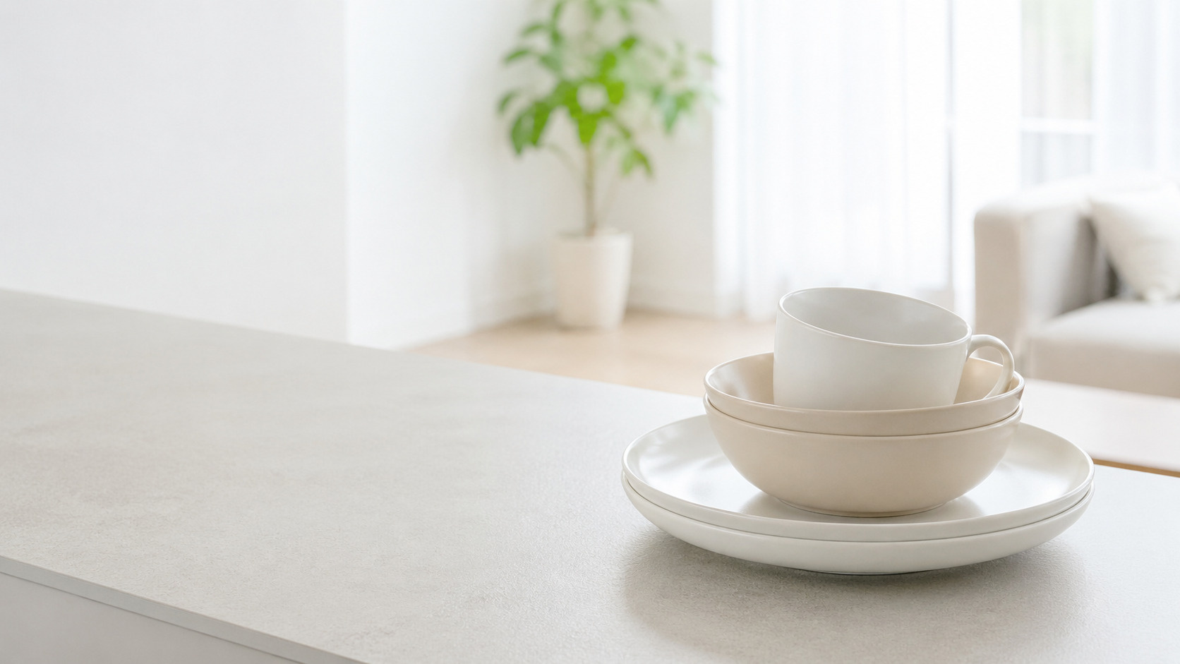 一人暮らしで必要な食器の数は?選び方や便利なアイテムについても解説