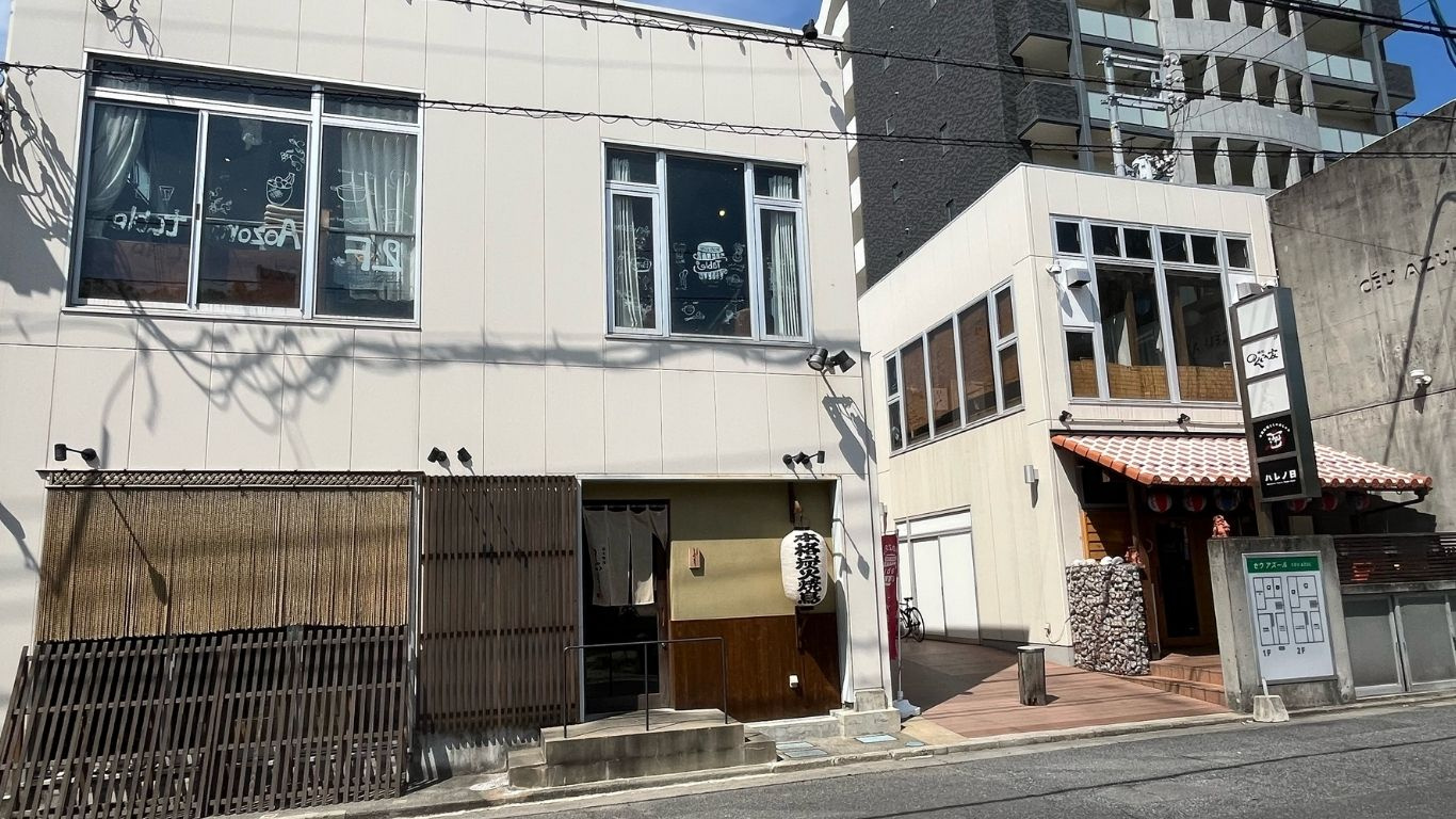 飲食店や通りの雰囲気が伝わる写真