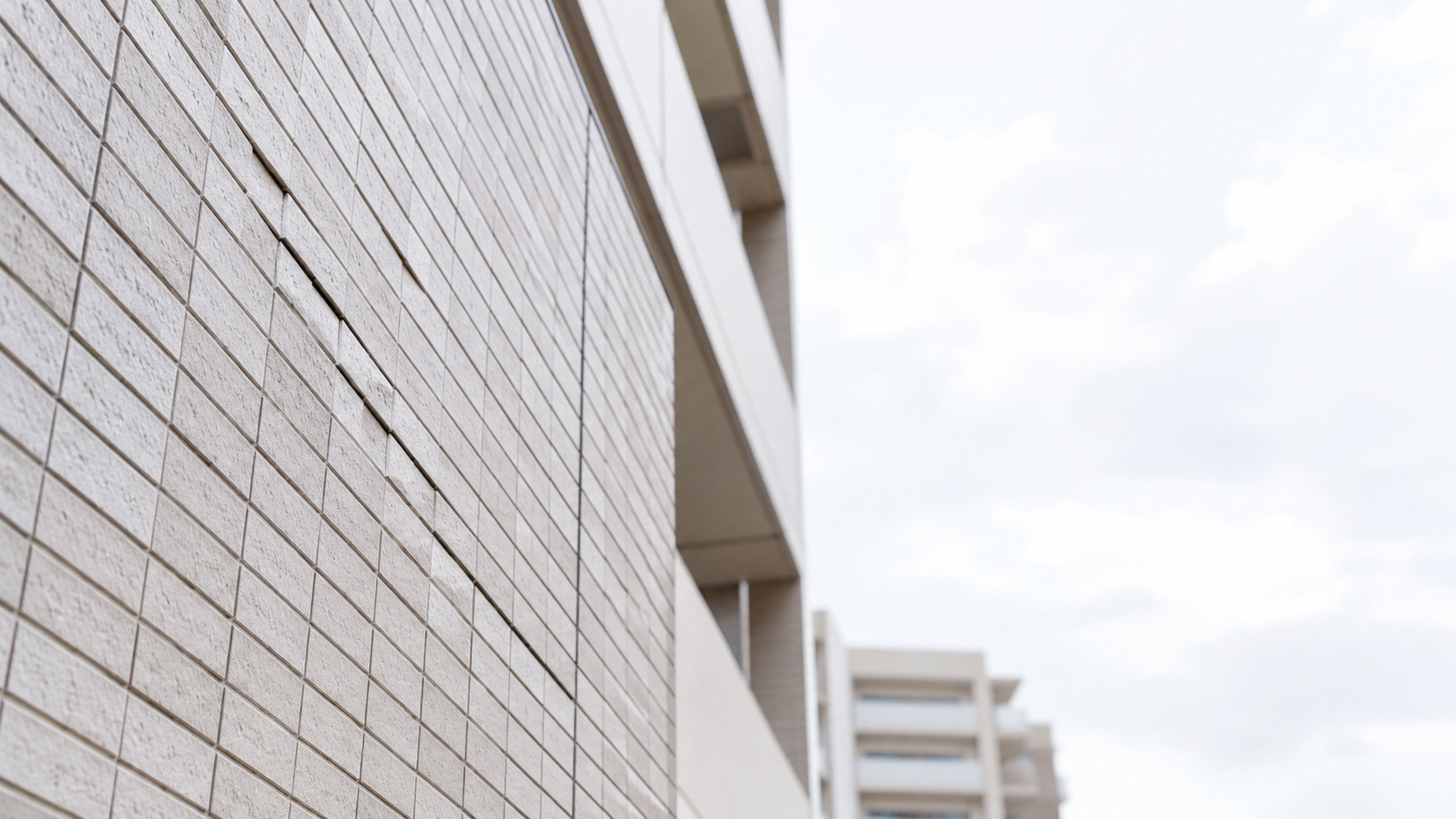 マンションのタイル浮きは危険?原因や購入時の判断基準も解説