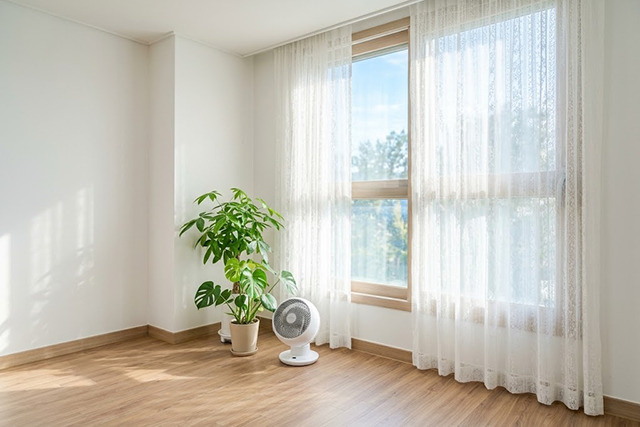 壁掛け不可の部屋で重宝する「窓用エアコン」の導入