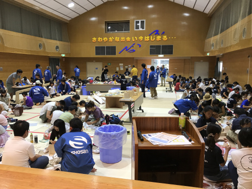 【大工さんとつくろう!親子木工教室会場の様子】