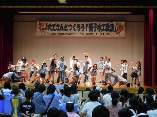 【大工さんとつくろう!親子木工教室会場の様子】