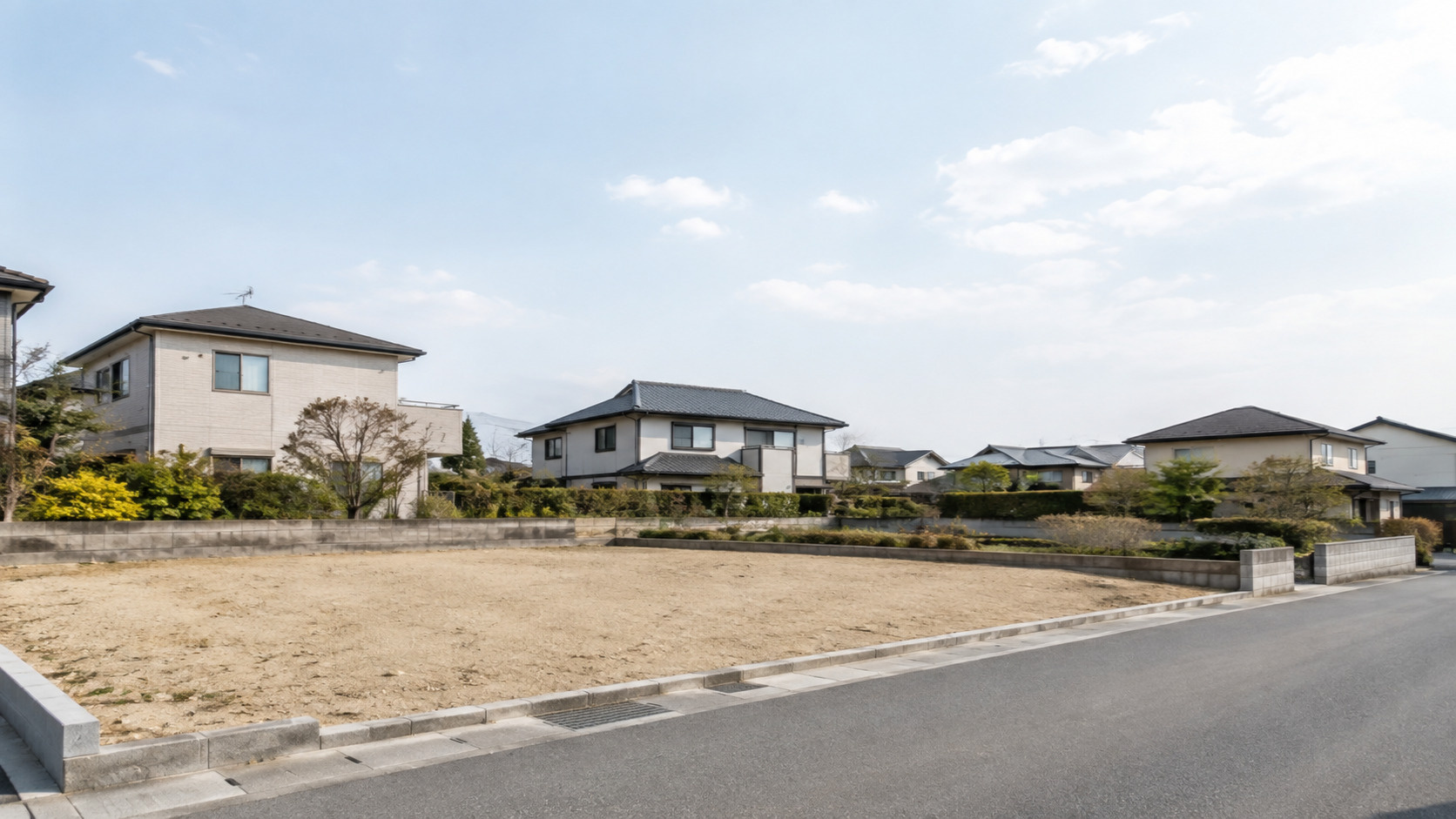 土地の売却相場はどう調べる?査定の注意点や価格を左右する要因も解説