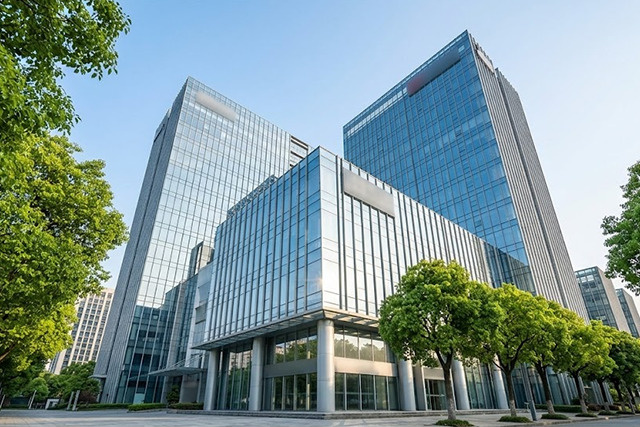 多様な演出に対応する「天空劇場」と多目的に使える会議室の施設環境