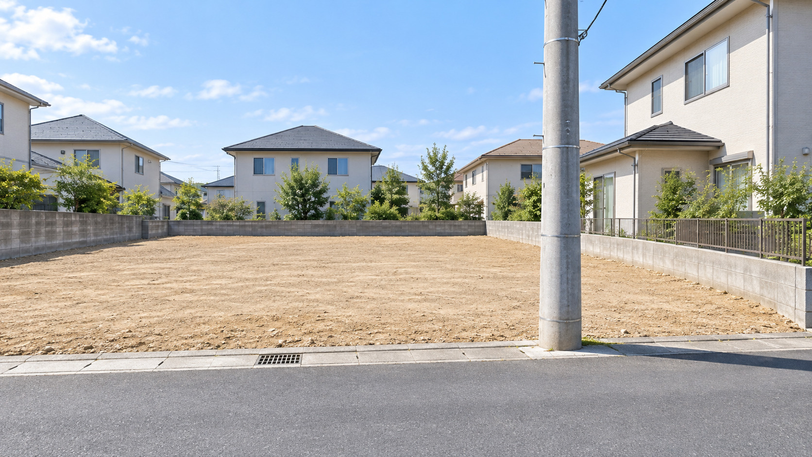 土地購入時に電柱が邪魔なら移設できる?撤去の条件や費用についても解説
