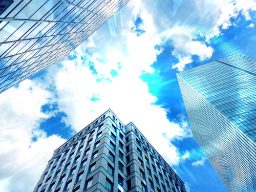 部屋の電波を遮る高層ビル