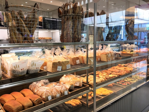 武蔵新田エリアのスーパーのベーカリーコーナー