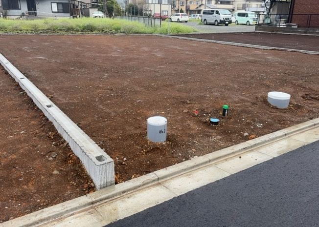 【外観】 | 土地の形が極端に長細かったり、狭小地、あるいは道路との高低差がある傾斜地だった場合、後々売ろうとしても買い手がつかない場合もあります。後々、売却することになった時に価値の下がらない土地を選びましょう。