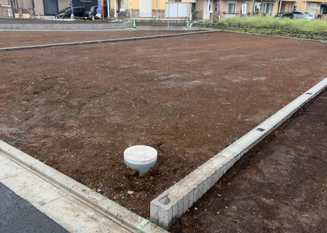 【外観】 | 隣家の土地はどうなっているのか、生活利便施設が近くにあるのか、学校まで近いかなど、お客様のライフスタイルにあわせたイメージが重要です。また、近くにあると困る施設が近くにないかも確認するといいでしょう。