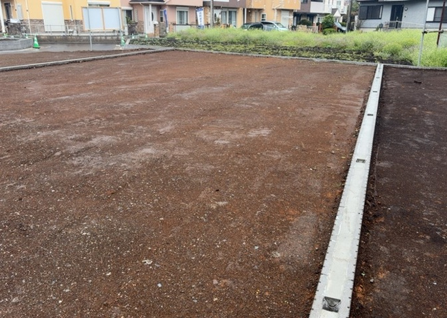 【外観】 | 土地購入を検討されている場合、境界杭がない状態で購入してしまうと境界確定測量をする必要があり、費用がかかります。購入の前に、売主、隣土地所有者立ち合いのもと境界を確定し境界杭を設置するのがベストです。