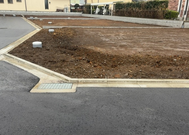 【外観】 | 土地の形が極端に長細かったり、狭小地、あるいは道路との高低差がある傾斜地だった場合、後々売ろうとしても買い手がつかない場合もあります。後々、売却することになった時に価値の下がらない土地を選びましょう。
