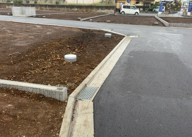【外観】 | 物件の詳細については、現地を見てわかること以外に、役所や法務局などで調べないとわからないことがあります。そのため、現地に行く場合は、もしこの物件を買ったらどのような生活ができるかをイメージしましょう。