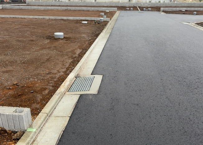 【外観】 | 土地の面積＝住宅面積ではありません。建ぺい率の問題などで、土地のある場所によって住宅を建てられる面積は限られています。高さもしかり、「土地」という言葉の中には、建築条件も含まれると考えておきましょう。