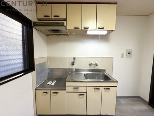 収納豊富なキッチンです