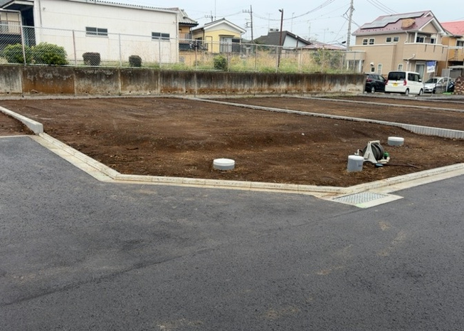 【外観】 | 土地の形が極端に長細かったり、狭小地、あるいは道路との高低差がある傾斜地だった場合、後々売ろうとしても買い手がつかない場合もあります。後々、売却することになった時に価値の下がらない土地を選びましょう。
