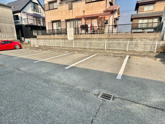 リバーサイド市川の駐車場