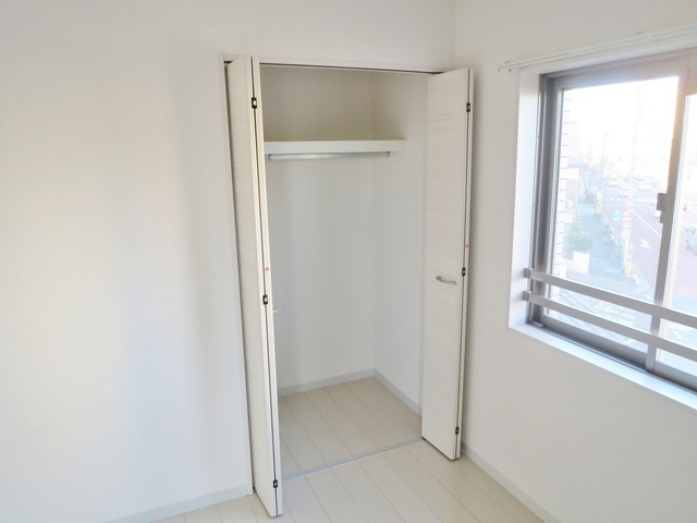 ミリアビタＮＯ２１の寝室|クローゼットタイプの収納です♪