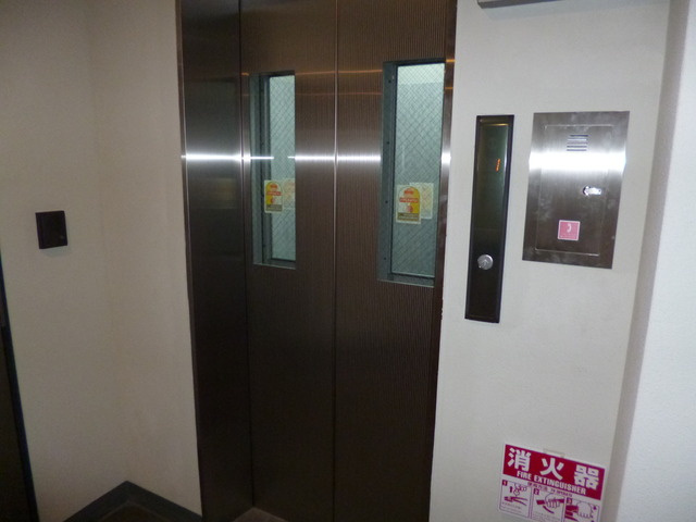 ミリアビタＮＯ２１のロビー|エレベーター完備。