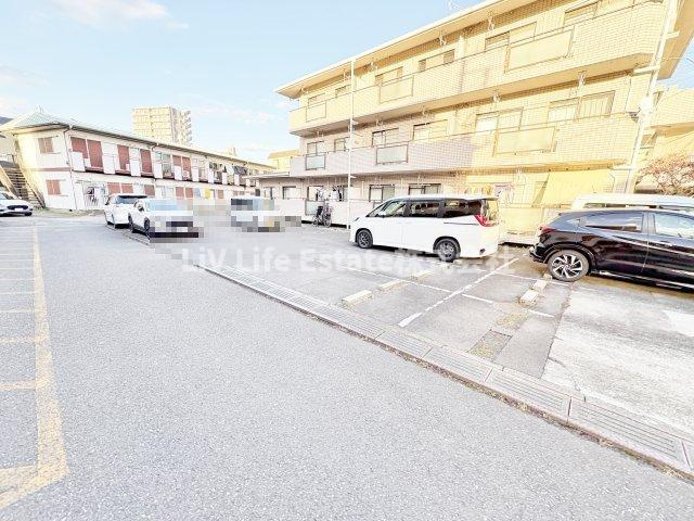 セプドール田村の駐車場