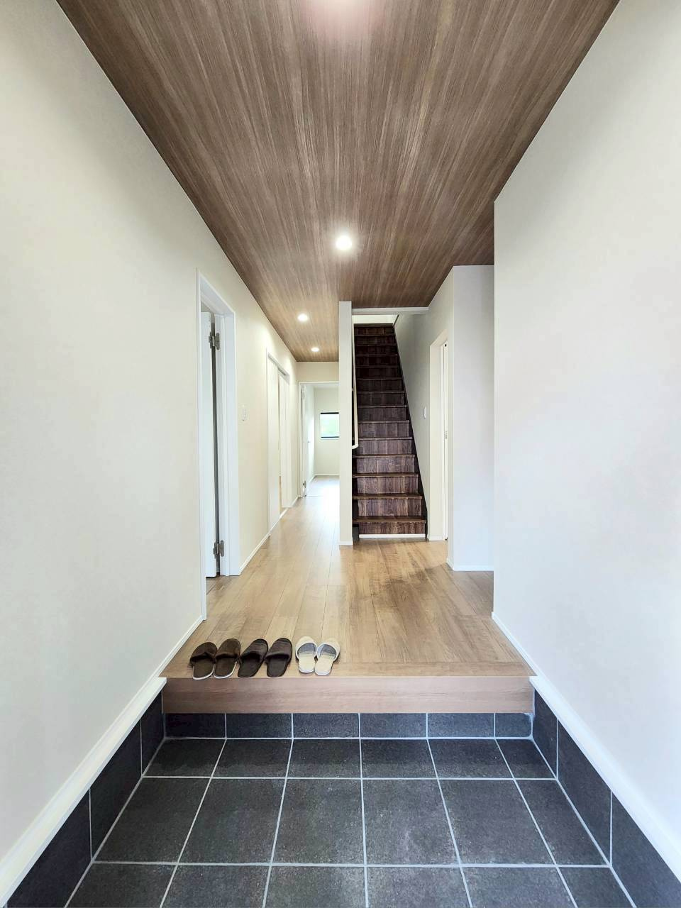 RESET HOUSE－リセットハウス小倉南区津田4丁目の玄関|玄関は新品の土間タイルでオシャレに仕上がってます♪