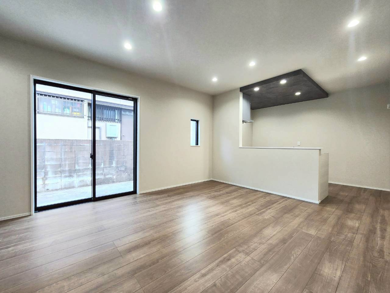 RESET HOUSE－リセットハウス小倉南区津田4丁目の居間・リビング|約15.5帖のLDK♪対面キッチンです♪