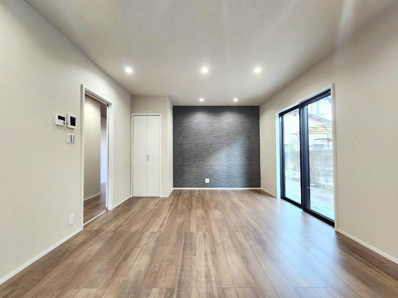 RESET HOUSE－リセットハウス小倉南区津田4丁目の居間・リビング|窓サッシも新品で新築みたいですね♪