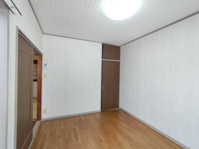 中ノ町戸建の洋室