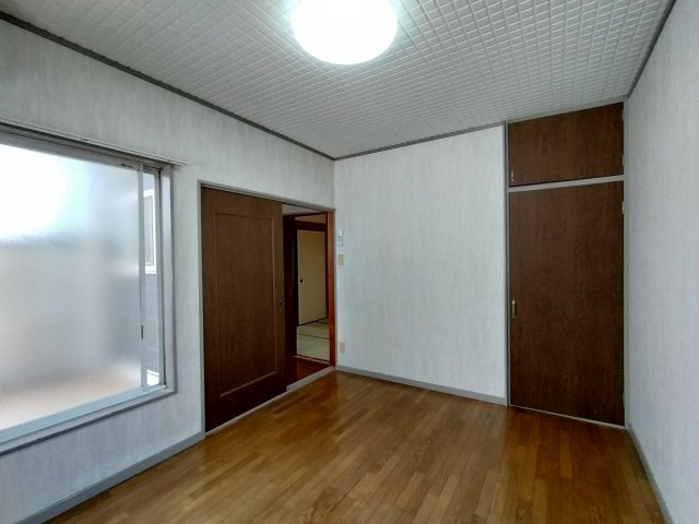 中ノ町戸建の洋室