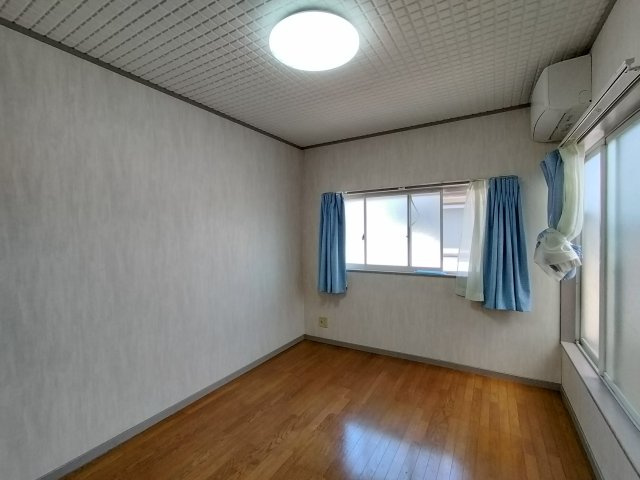 中ノ町戸建の洋室