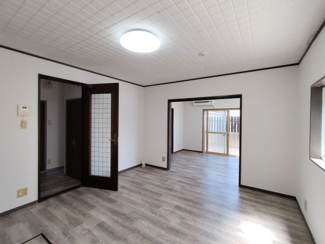 中ノ町戸建の居間・リビング