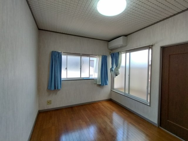 中ノ町戸建の洋室