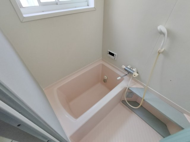 中ノ町戸建の浴室