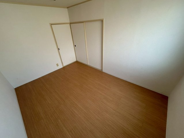 昭郷ツインハイツの洋室