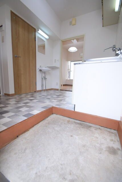 アライハイツの玄関