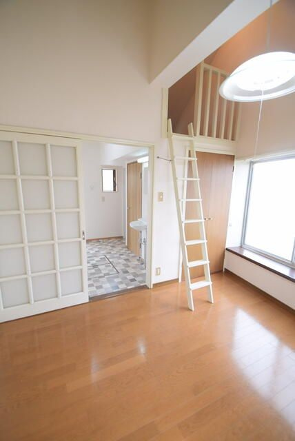 アライハイツの居間・リビング