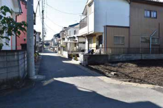 敷地面積23坪　売地　鶴ヶ島市鶴ヶ丘 ４期の前面道路含む現地写真|接道幅も広く、お車の出し入れもラクラクです♪