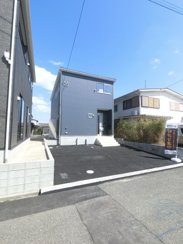 神埼市神埼町本堀第1　1号棟の前面道路含む現地写真|前面道路含む現地写真です
