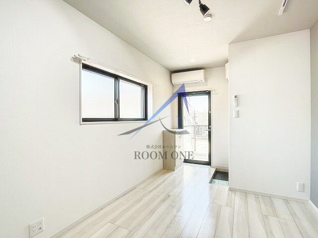 ＭＥＬＤＩＡ松島四丁目の居間・リビング|洋室のお部屋です。