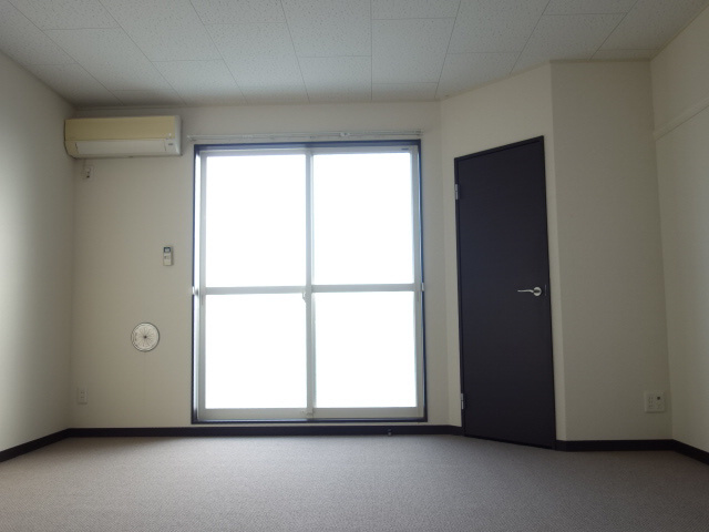 明石市魚住町住吉４丁目のアパートの居間・リビング