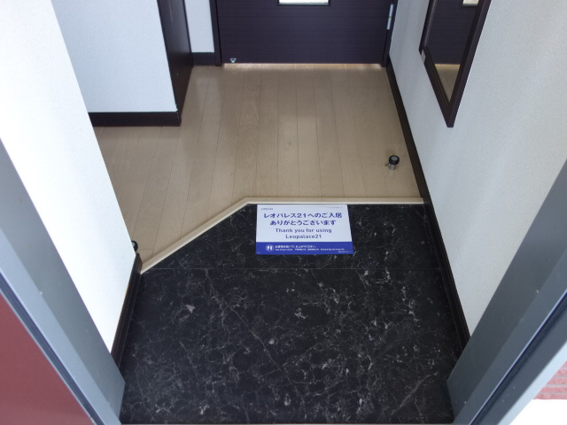 明石市魚住町住吉４丁目のアパートの玄関