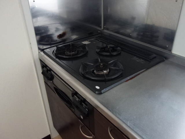 明石市魚住町住吉４丁目のアパートのキッチン