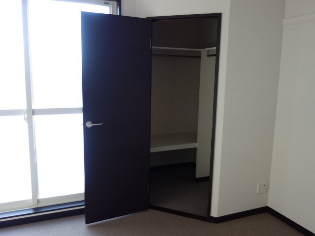 明石市魚住町住吉４丁目のアパートの収納