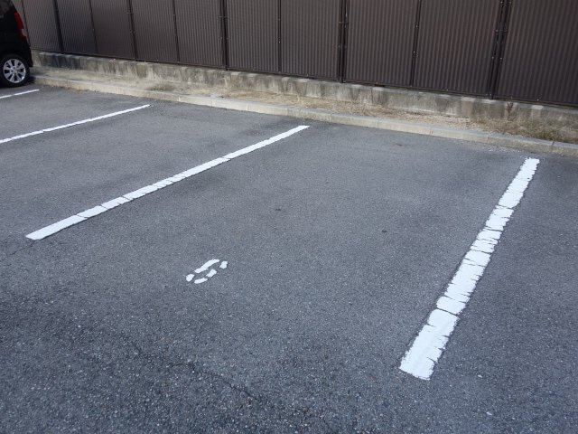 明石市魚住町住吉４丁目のアパートの駐車場