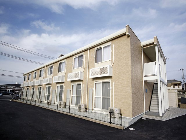 レオパレス魚住南の外観
