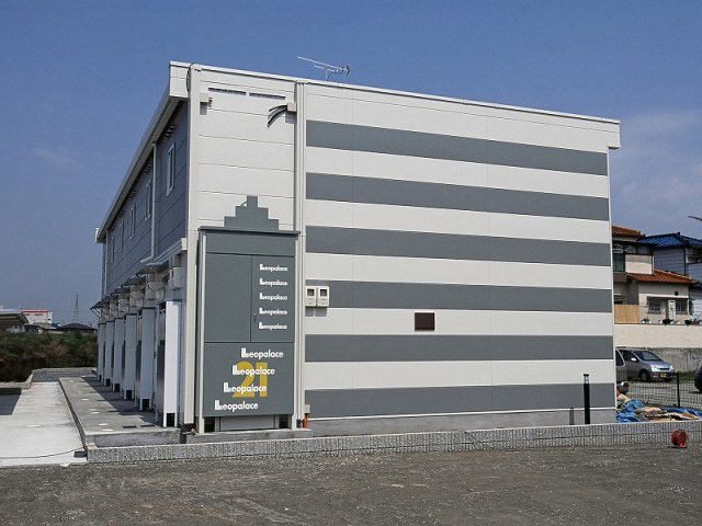 レオパレススカイ土山の外観