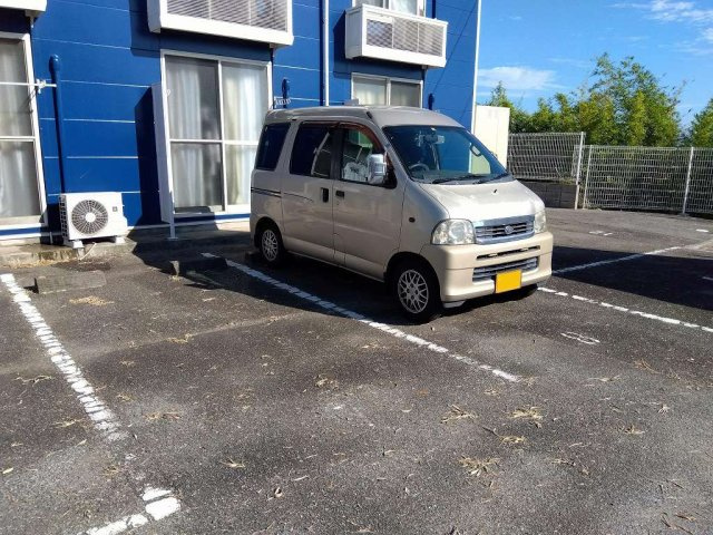 レオパレスマーメイドⅡの駐車場